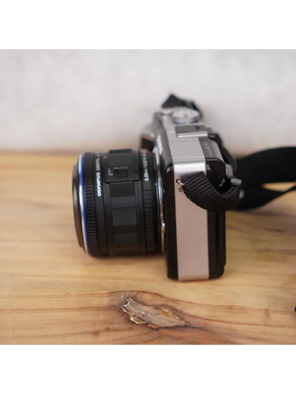 Olympus PEN E-PL1 Digital Camera 14-42mm L ED Lens Kit W/ Chargrer & Box Tested